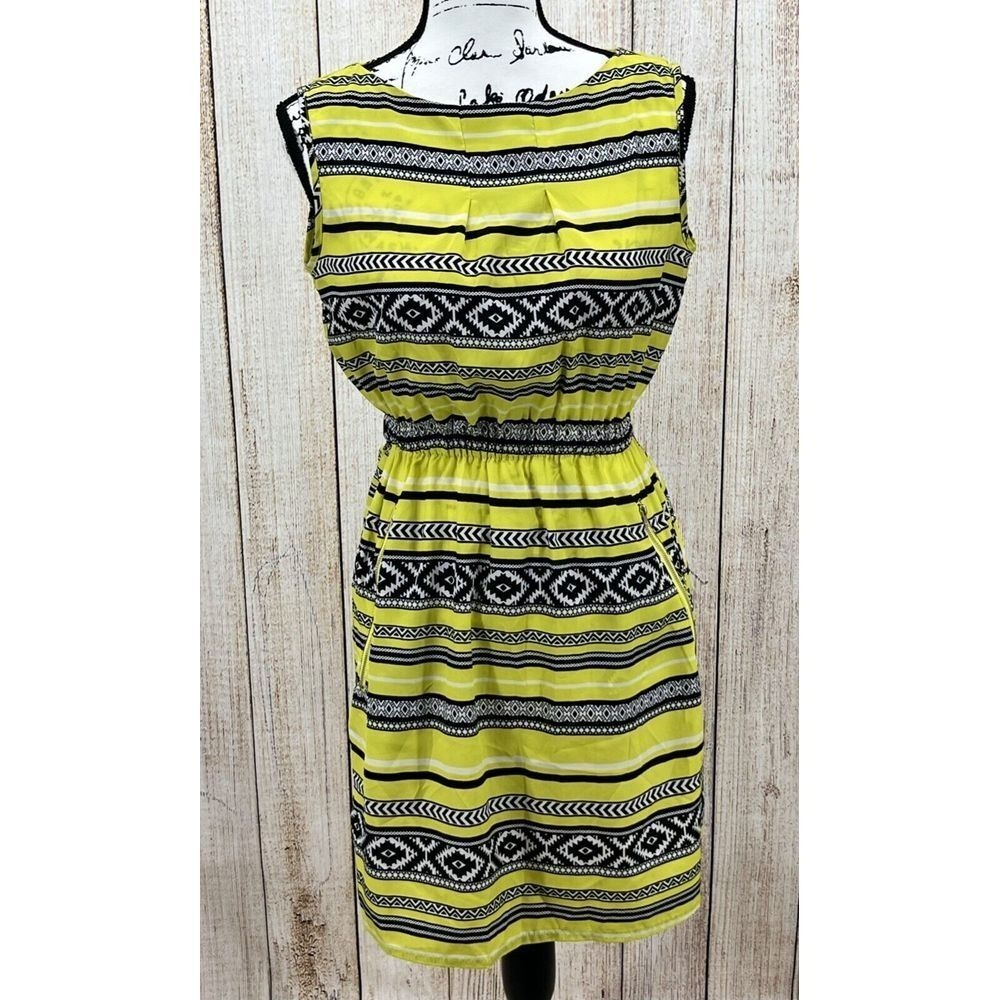 Feathers Dress Size Small Tribal Print Neon Green Dress Zippered Pockets‎